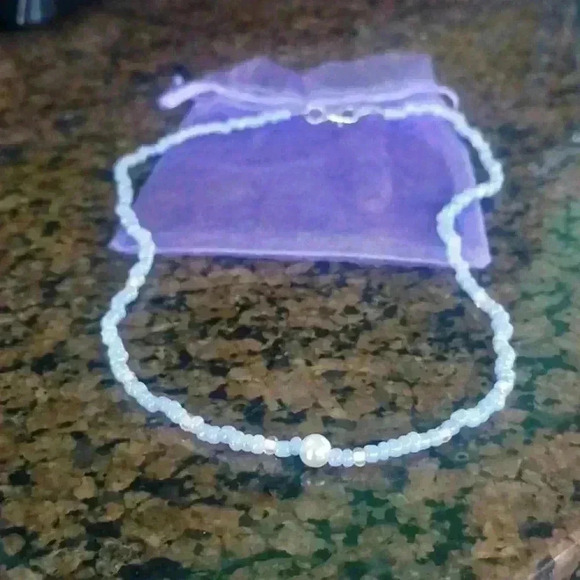 Pale periwinkle beaded necklace - Picture 3 of 3